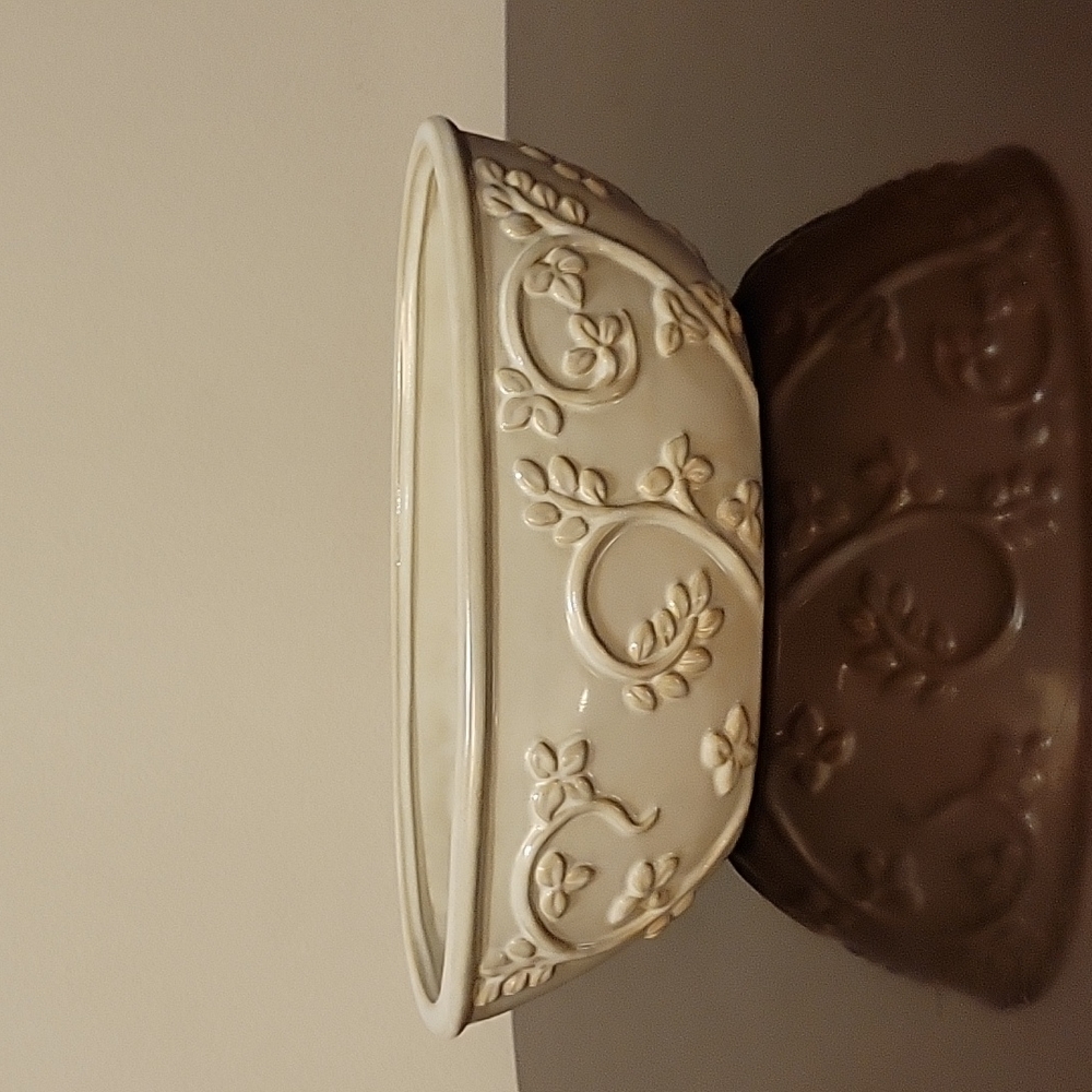 California pantry ceramic oval bowl
